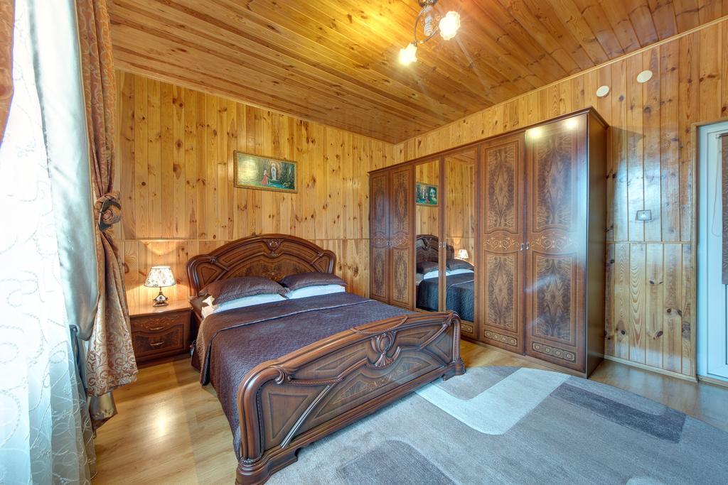 Guest House Velet Bukovel Bagian luar foto