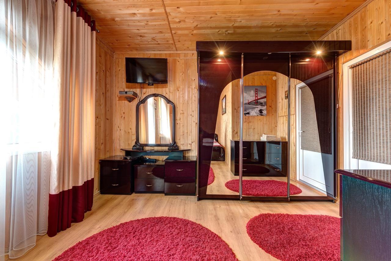 Guest House Velet Bukovel Bagian luar foto