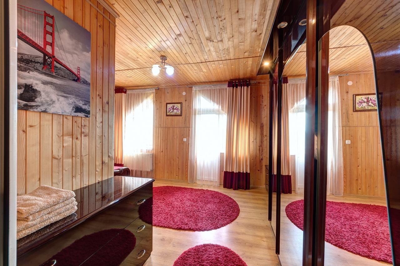 Guest House Velet Bukovel Bagian luar foto